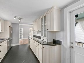 18 Sherman Pl, Woburn MA 01801