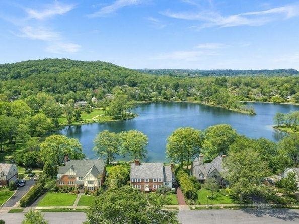 10 Dartmouth Street, Winchester MA 01890