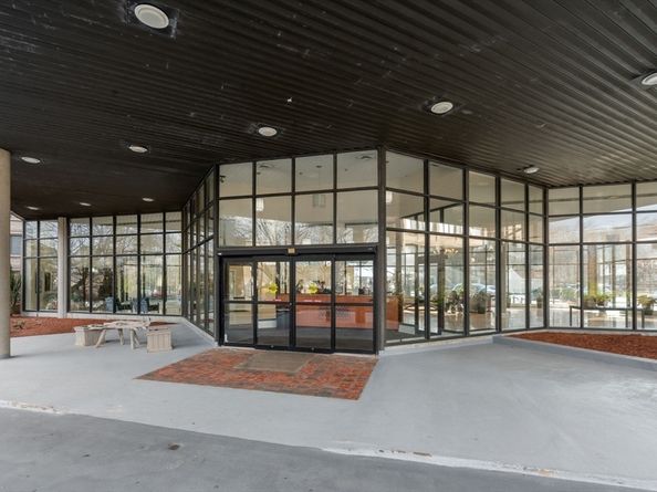 250 Hammond Pond Parkway 604N, Newton MA 02467