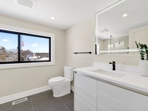 10 Pennsylvania Ave 1, Newton MA 02461