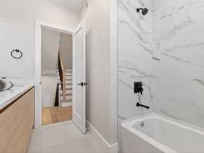 10 Pennsylvania Ave 1, Newton MA 02461