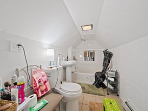 10 Trowbridge Rd, Worcester MA 01609