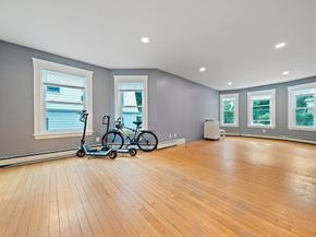 10 Trowbridge Rd, Worcester MA 01609