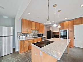 10 Trowbridge Rd, Worcester MA 01609