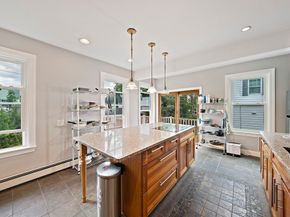 10 Trowbridge Rd, Worcester MA 01609
