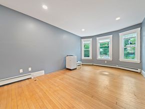 10 Trowbridge Rd, Worcester MA 01609