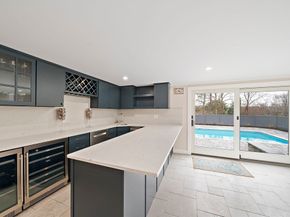 49 Algonquin Rd, Canton MA 02021