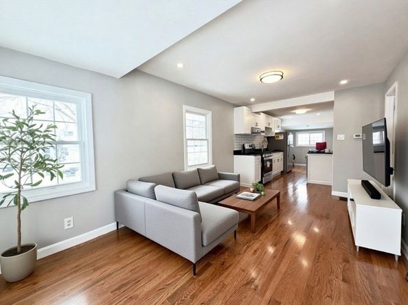 2 Salisbury St, Shrewsbury MA 01545