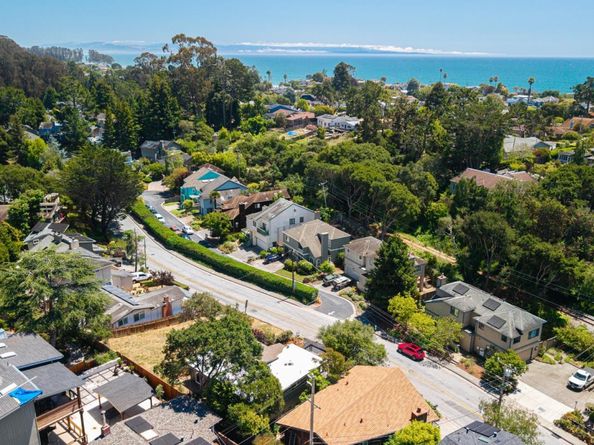 517 Sumner Avenue, Aptos CA 95003