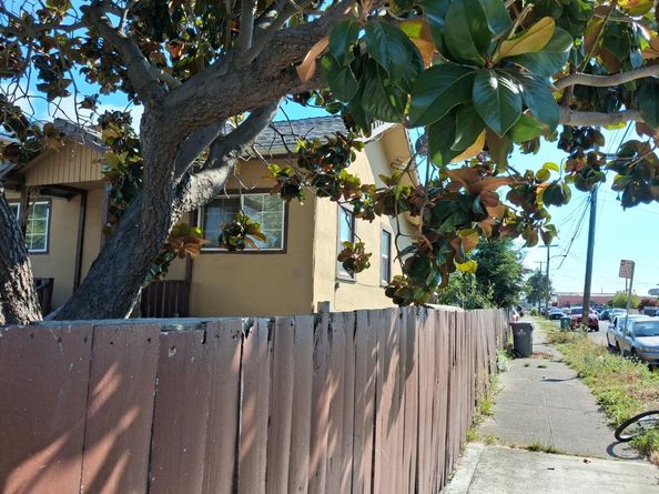 8901 D Street, Oakland CA 94621