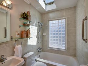 909 Laurence Avenue, Capitola CA 95010