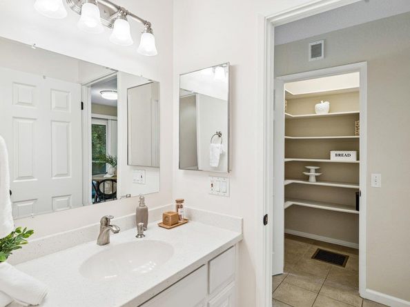 4024 Farm Hill 8, Redwood City CA 94061