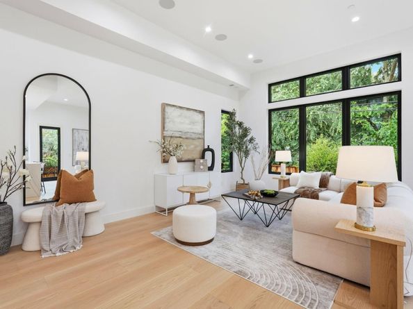 1084 Moffett Circle, Palo Alto CA 94303