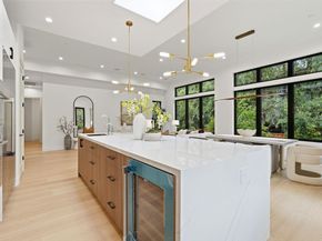 1084 Moffett Circle, Palo Alto CA 94303
