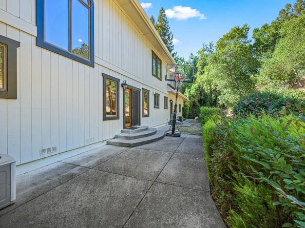 3265 Greenhills Drive, Lafayette CA 94549