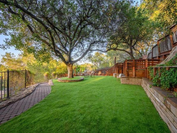 780 S El Monte Avenue, Los Altos CA 94022