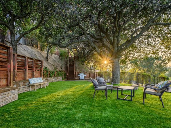 780 S El Monte Avenue, Los Altos CA 94022