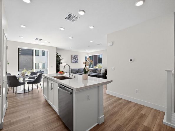 3891 Vanguard Common 1004, Fremont CA 94538