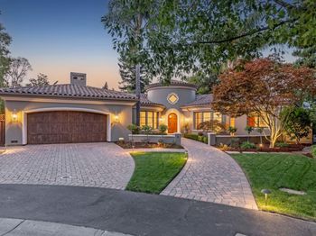 8 Reyna Place