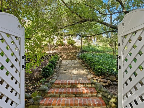 Undisclosed Address #ML82023022, Los Gatos CA 95032