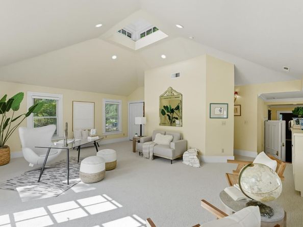 Undisclosed Address #ML82023022, Los Gatos CA 95032