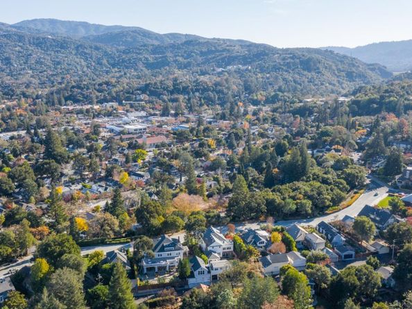 Undisclosed Address #ML82023022, Los Gatos CA 95032