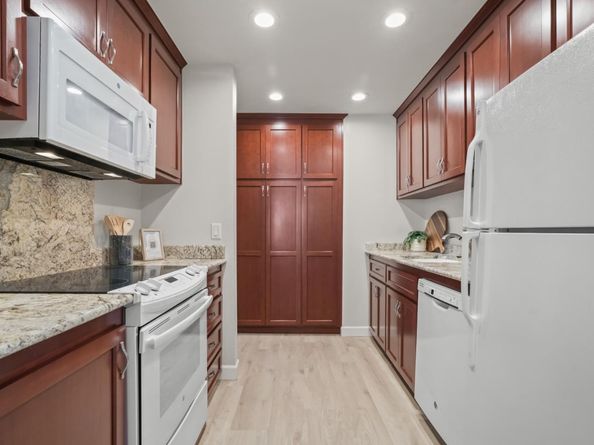 505 Cypress Point Drive 186, Mountain View CA 94043
