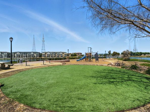 636 Fan Tail Way 905, Redwood City CA 94063