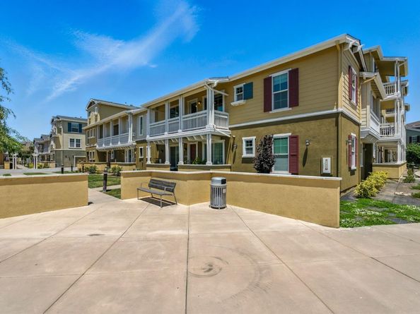636 Fan Tail Way 905, Redwood City CA 94063