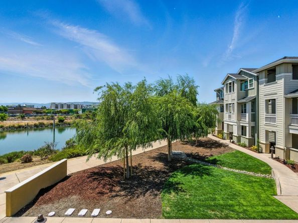 636 Fan Tail Way 905, Redwood City CA 94063