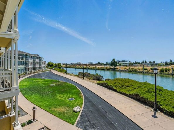636 Fan Tail Way 905, Redwood City CA 94063