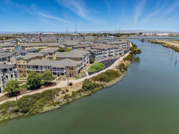 636 Fan Tail Way 905, Redwood City CA 94063