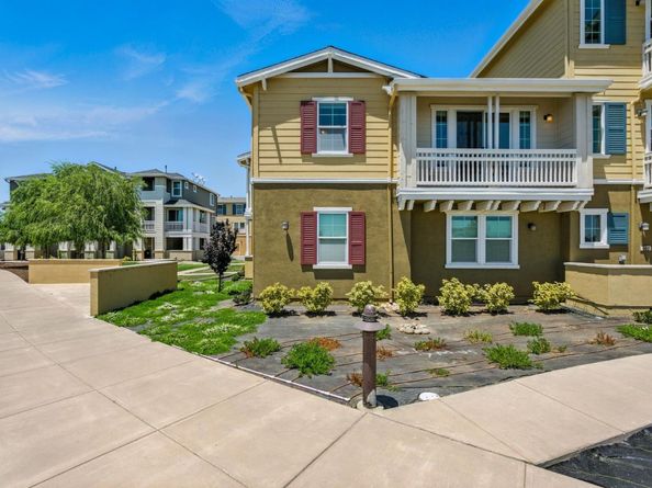636 Fan Tail Way 905, Redwood City CA 94063