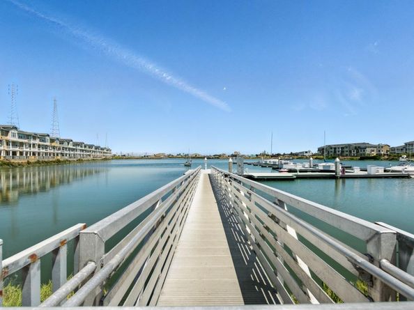 636 Fan Tail Way 905, Redwood City CA 94063