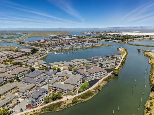 636 Fan Tail Way 905, Redwood City CA 94063