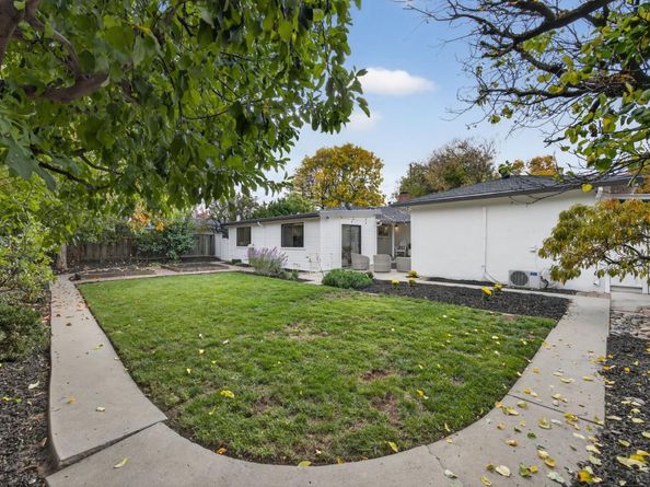 866 Stonehurst Way, Campbell CA 95008