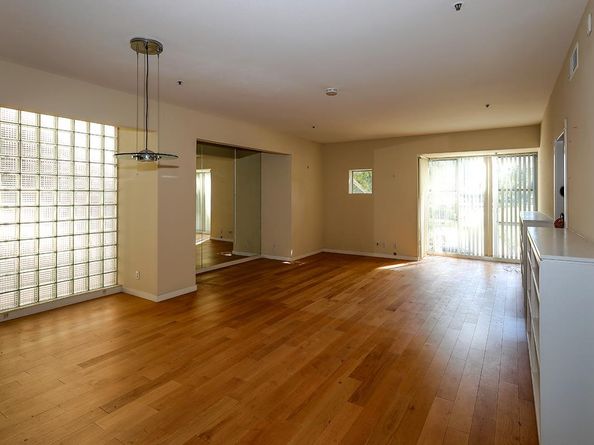 97 E Saint James Street 21, San Jose CA 95112