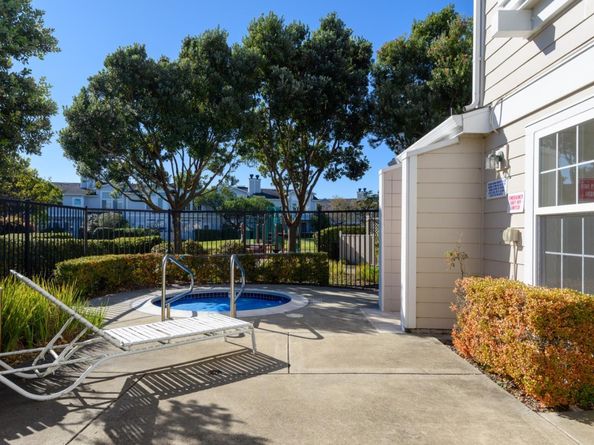 129 Outlook Circle 10, Pacifica CA 94044
