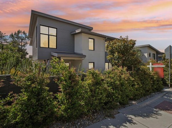 90 Gateway Court, San Carlos CA 94070