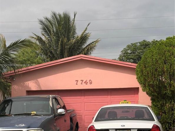 7749 Fairway Blvd, Miramar FL 33023