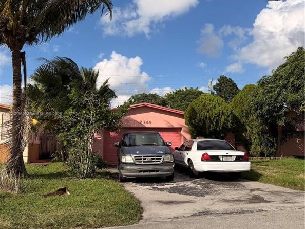 7749 Fairway Blvd, Miramar FL 33023
