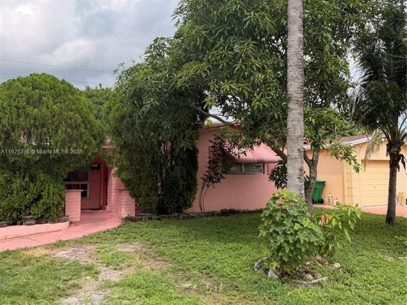 7749 Fairway Blvd, Miramar FL 33023