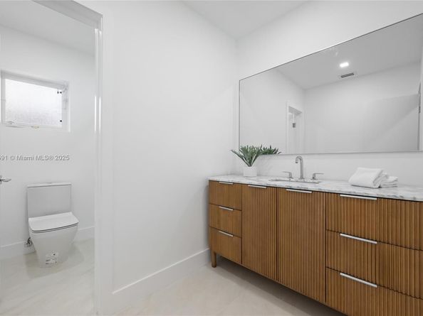 5211 Granada Blvd, Coral Gables FL 33146