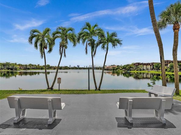 445 NE 195th St 431, Miami FL 33179
