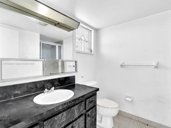 445 NE 195th St 431, Miami FL 33179