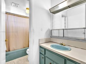 445 NE 195th St 431, Miami FL 33179