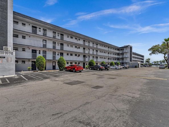 445 NE 195th St 431, Miami FL 33179
