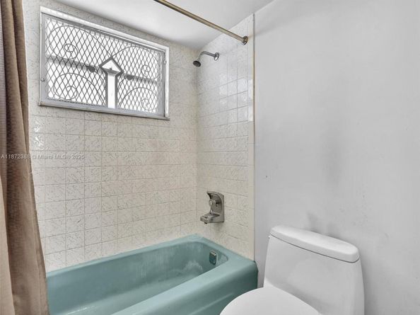 445 NE 195th St 431, Miami FL 33179