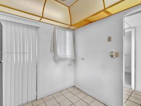 445 NE 195th St 431, Miami FL 33179