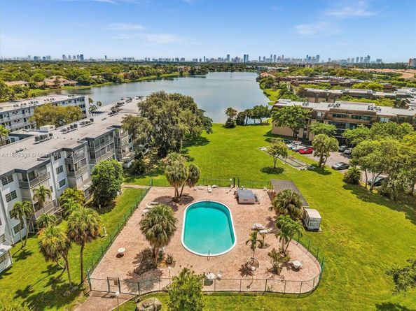 445 NE 195th St 431, Miami FL 33179
